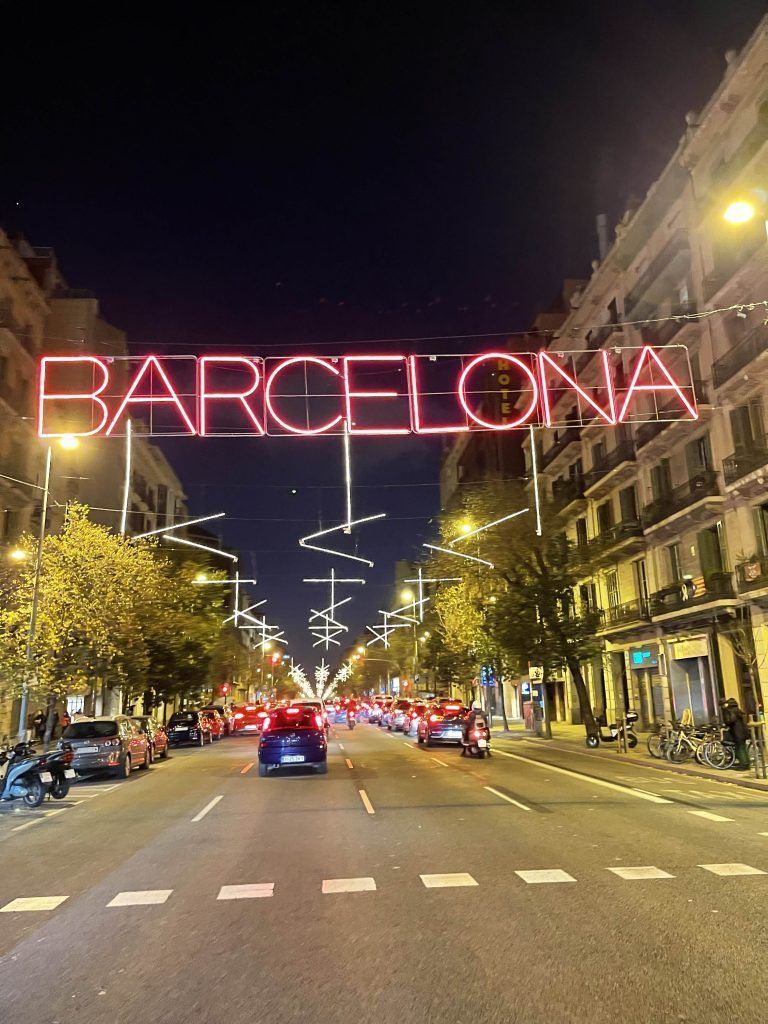luces de navidad en barcelona, calle aragó, estrena luces este 2021