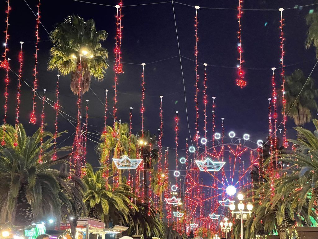 nadal a bon port a barcelona  luces de navidad en barcelona